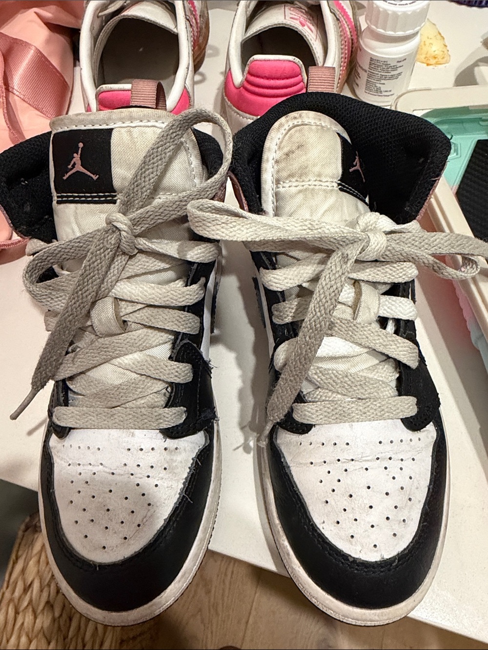 Nike Low-Top Sneakers in White and Black with Pink Accents